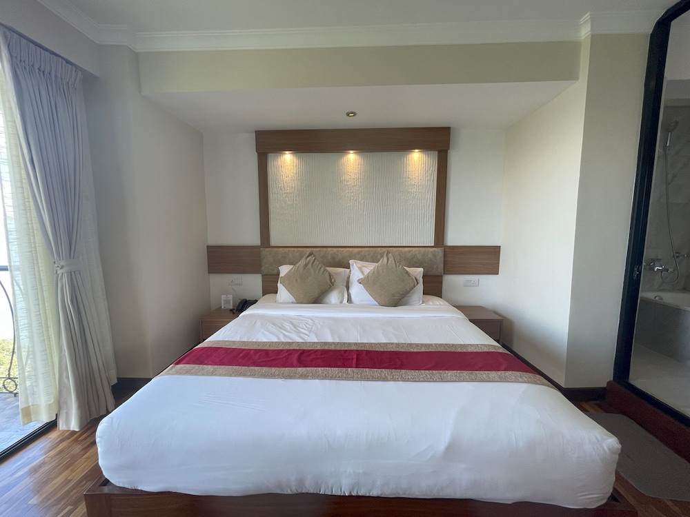 1 BEDROOM, SUITE, MOUNTAIN VIEW