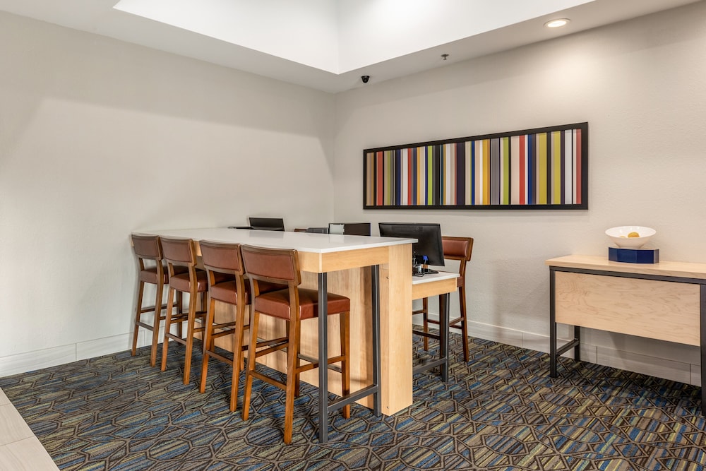 Holiday Inn Express Hotel And Suites Statesville 54/59