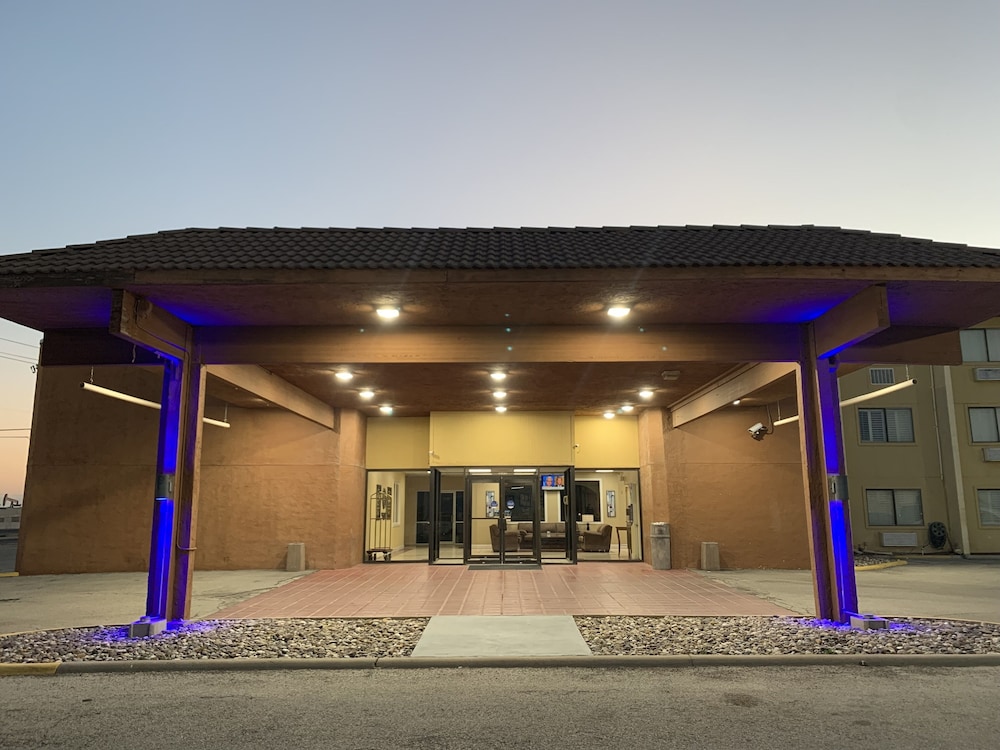 Travelodge by Wyndham Odessa 2/30