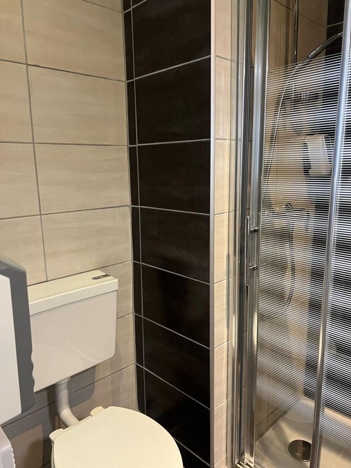 غرفة بسرير مزدوج أو سريرين منفصلين، Hôtel Roc De Massabielle 8/8