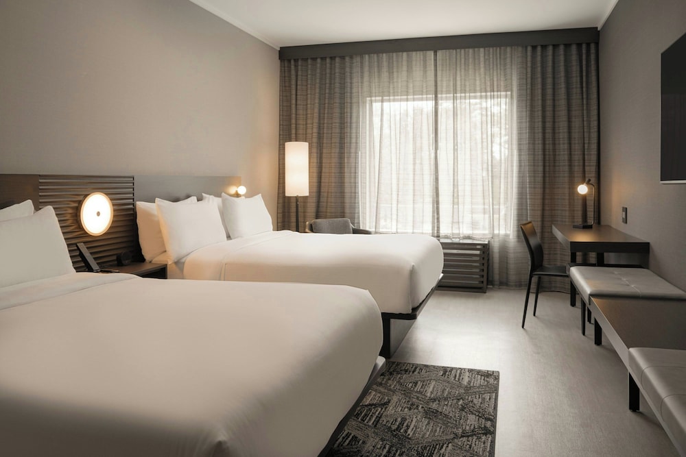 Holiday Inn & Suites Asheville-Biltmore Village Area 21/70