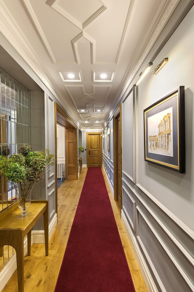 Nevv Bosphorus Hotel & Suites 50/68