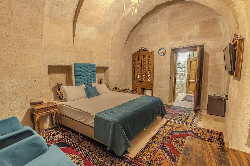 Miracle Cave Hotel 5/50