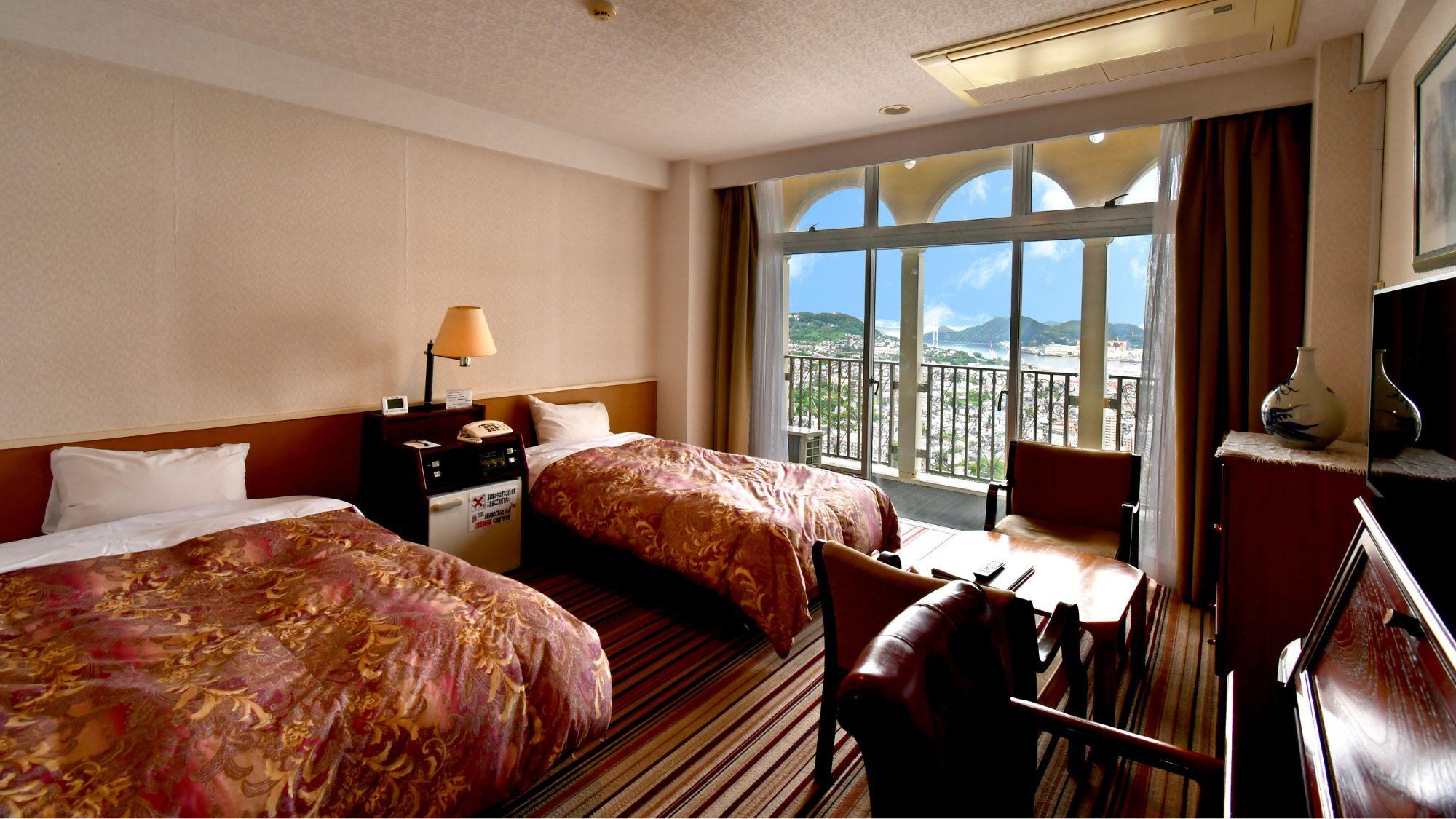 Deluxe, Twin Beds, South Building
