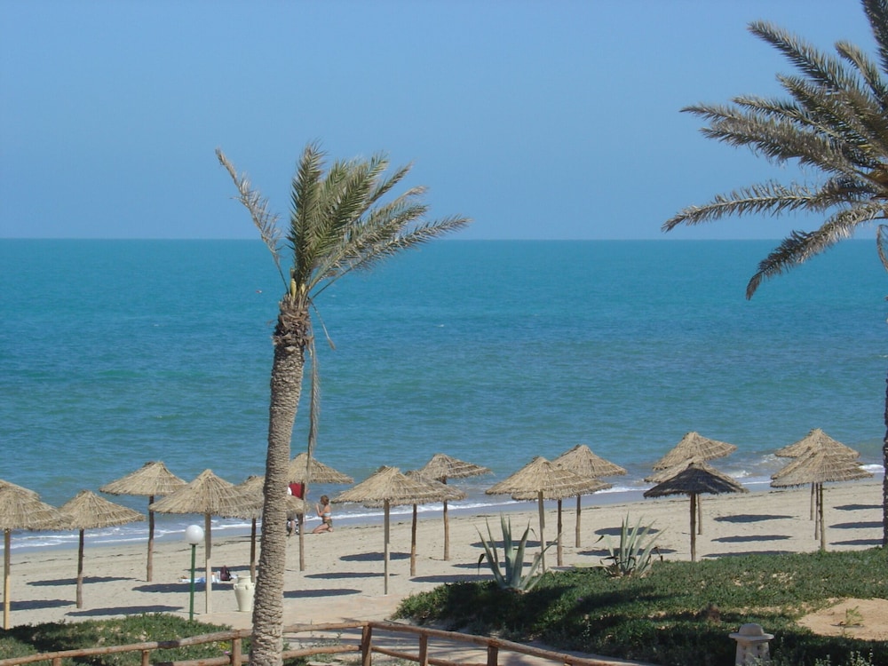ZITA BEACH RESORT 40/50