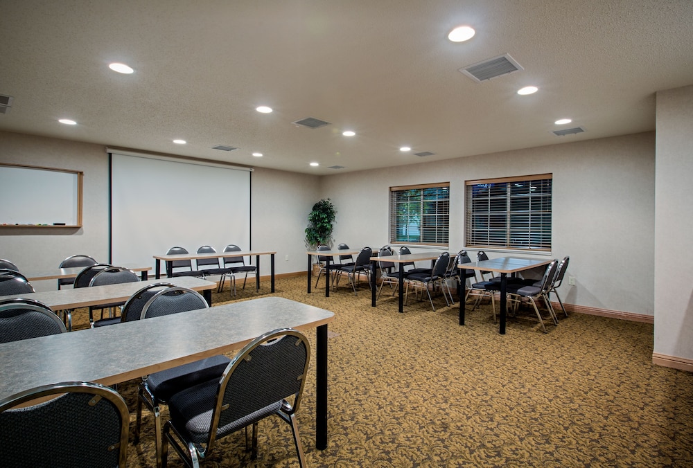Candlewood Suites Appleton 28/38