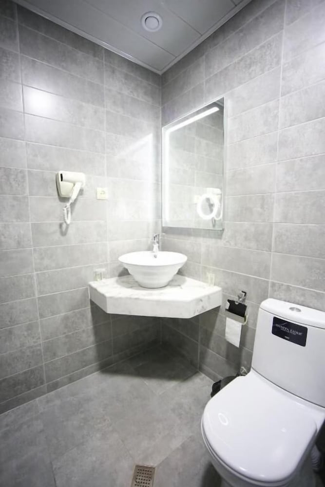 West Tower Hotel Kutaisi 22/25