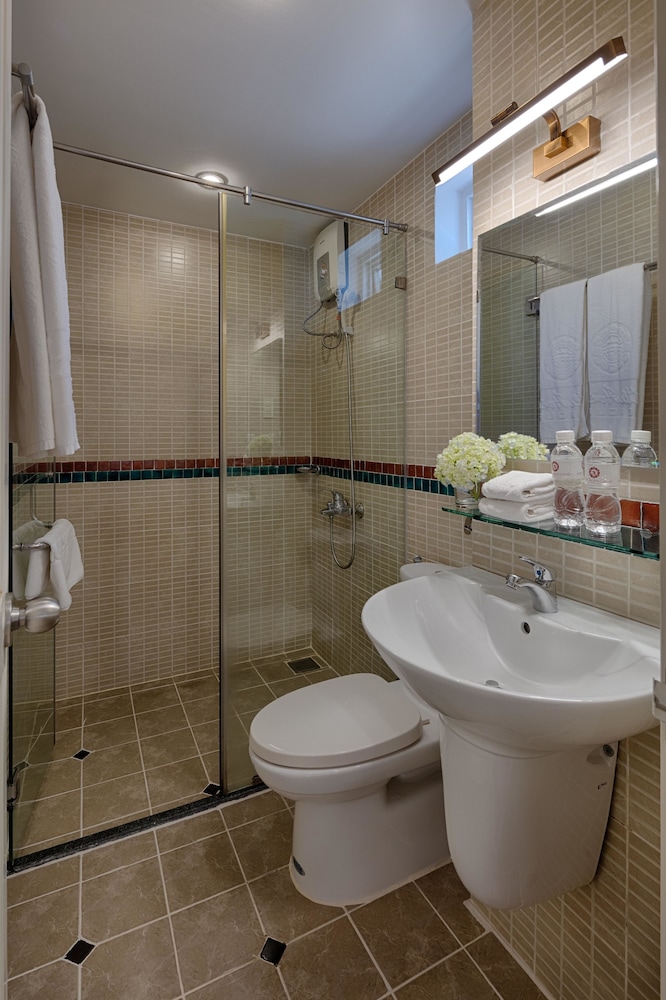 LITTLE SAIGON BOUTIQUE HOTEL 70/70