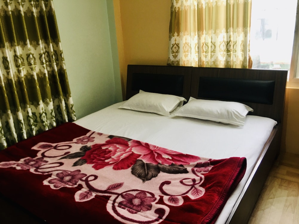 Sara's Backpackers Hotel 13/74