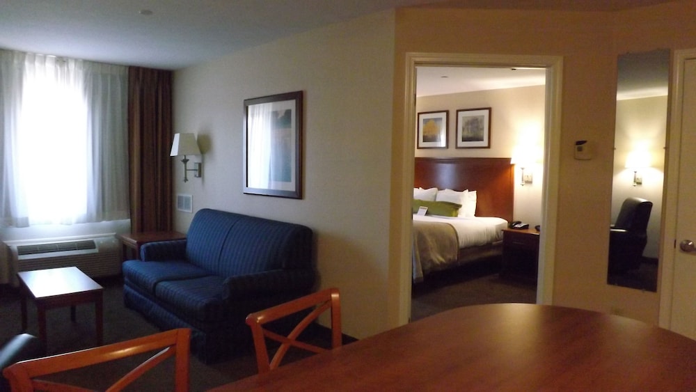 Candlewood Suites Fredericksburg 7/16