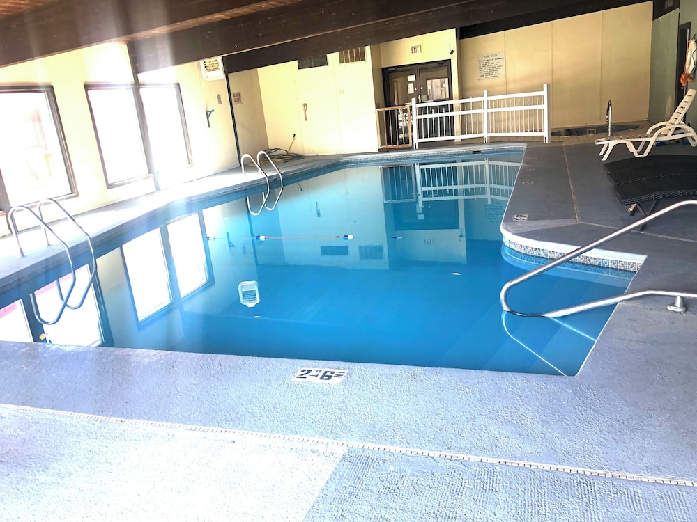Americas Best Value Inn Salina 16/28