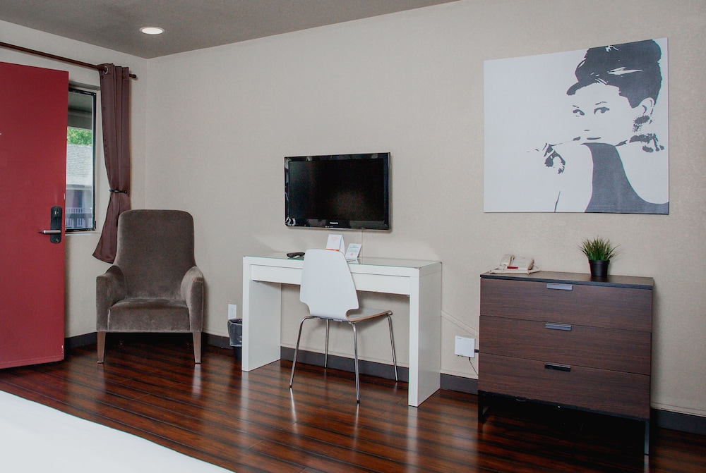 Alura Inn 20/25