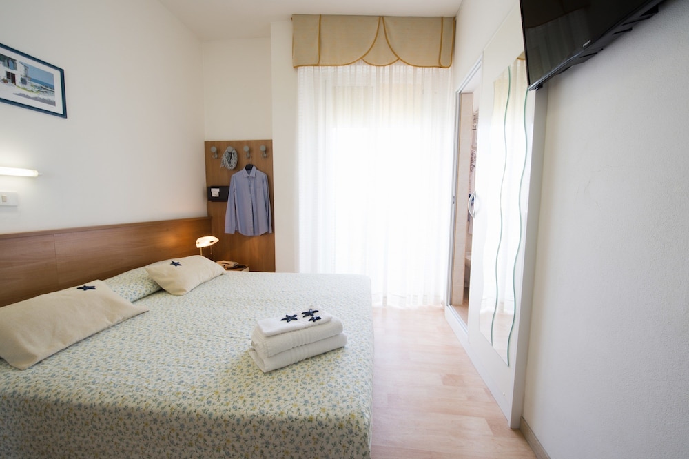 Hotel Venezuela 8/50