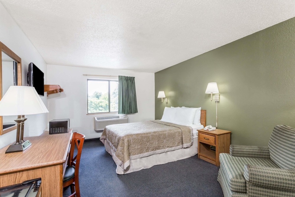 Super 8 By Wyndham Hampton 11/24