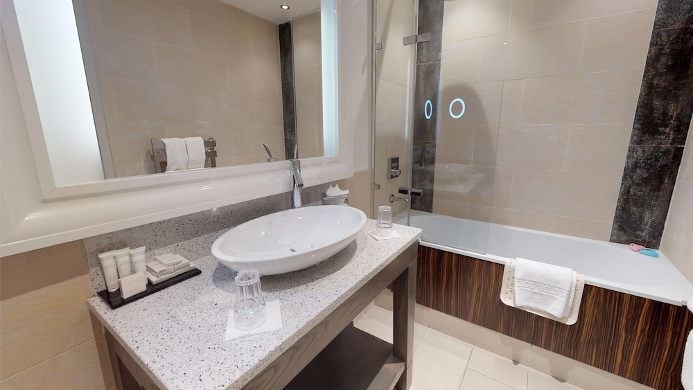 Grosvenor Pulford Hotel & Spa 63/64