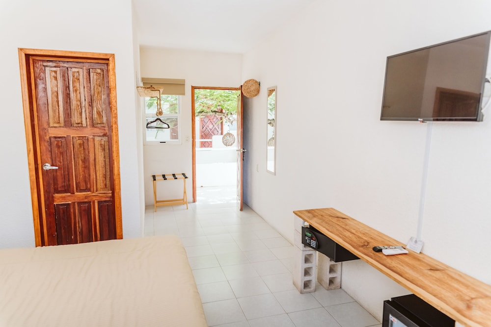 Ahava Hotel (ex Maria Candelaria Hotel) 43/43