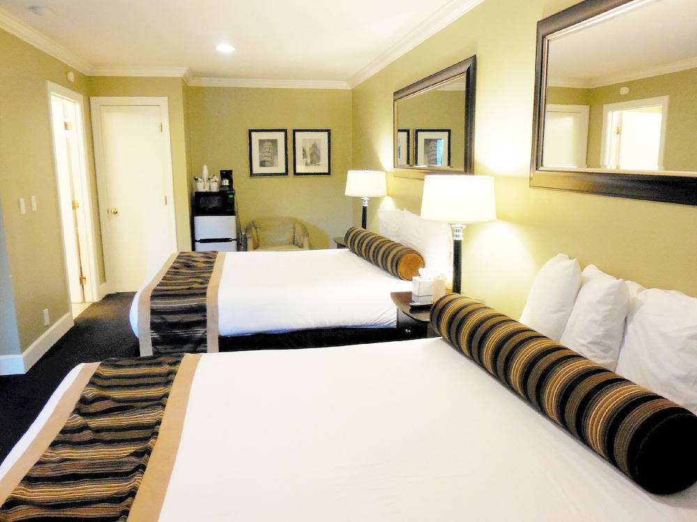 Sea Breeze Inn And Cottages 32/75
