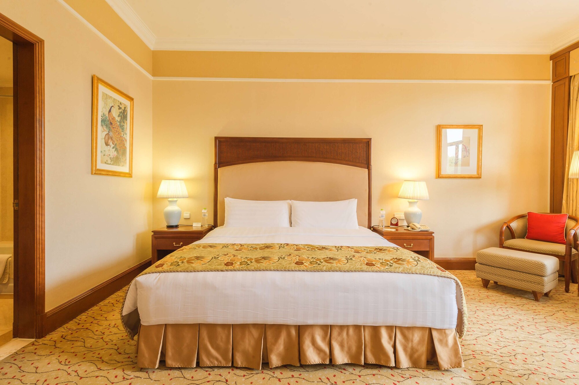 Room, King Bed, Hill View, West Wing