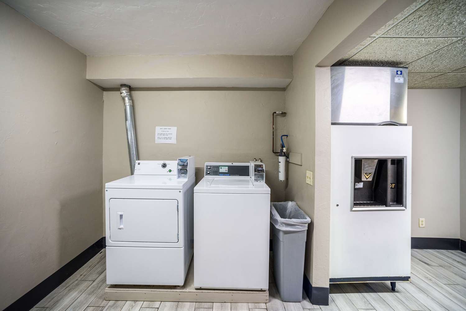 AmericInn by Wyndham Green Bay Near Stadium 30/38