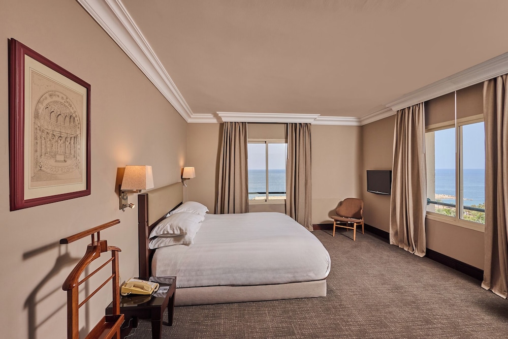 Portemilio Hotel & Resort 24/76