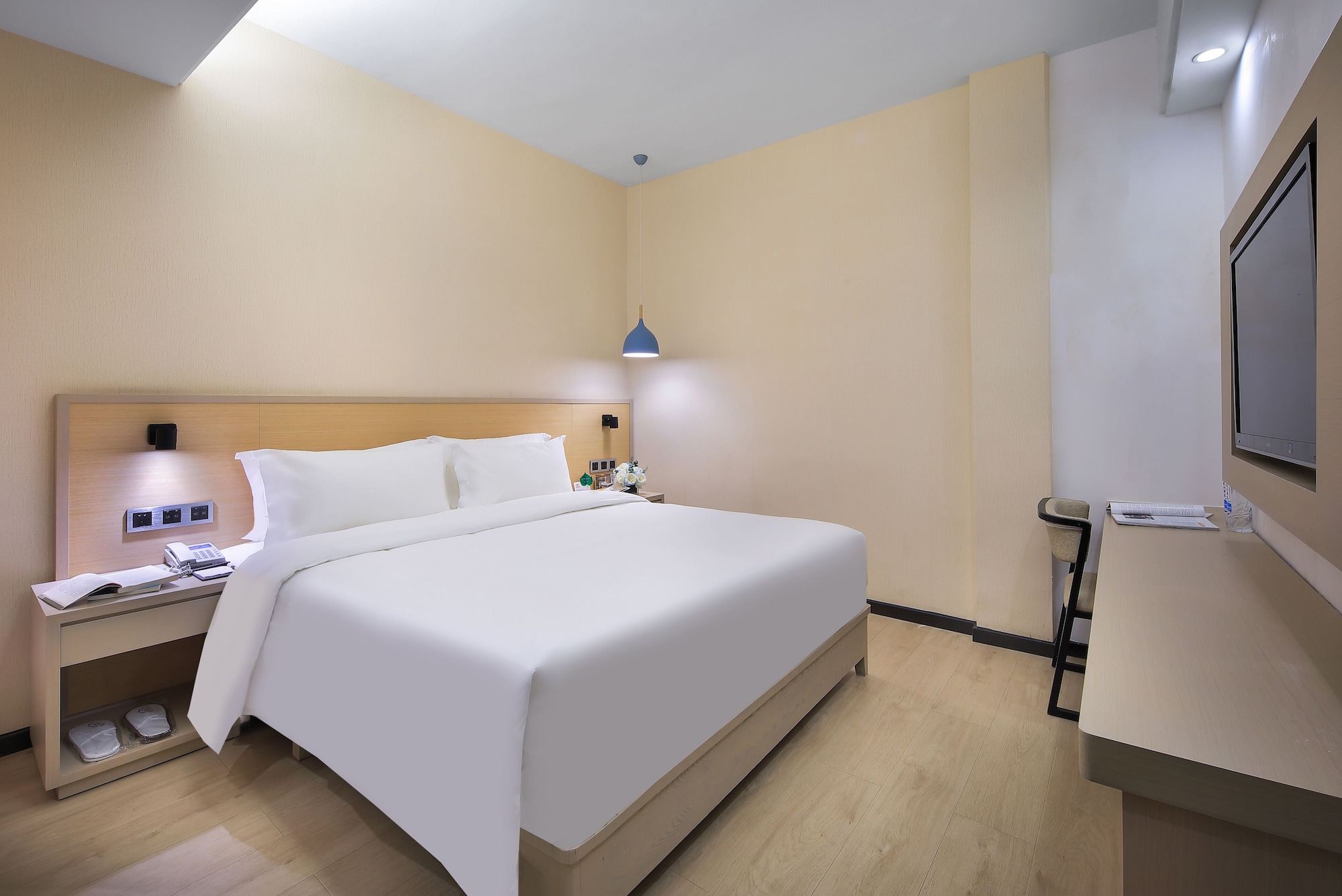 2 BEDROOMS, SUITE