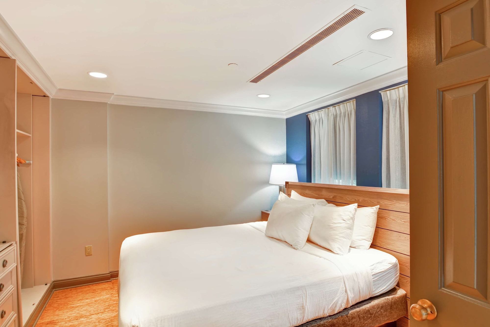 1 BEDROOM, SUITE, KING BED