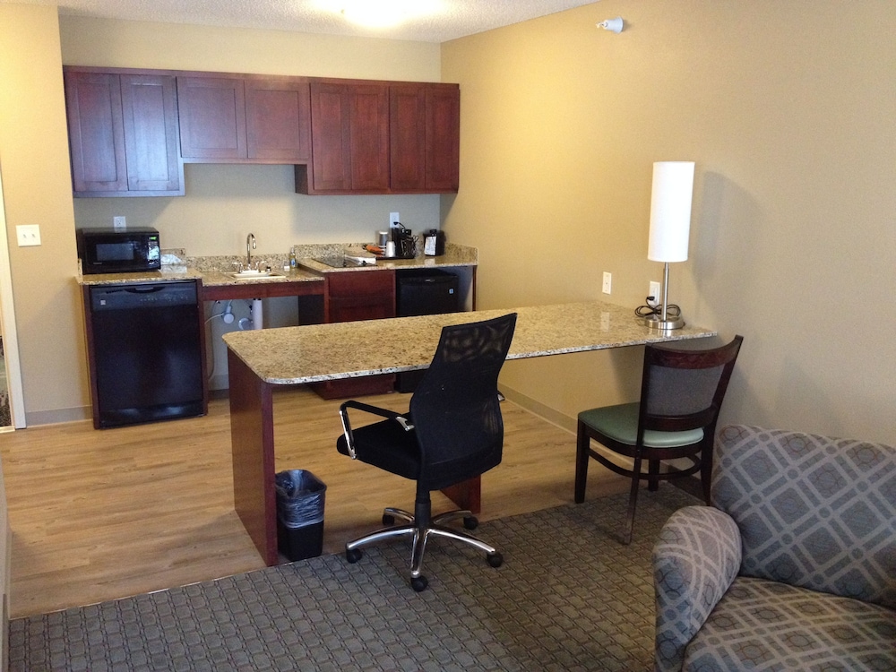 Grandstay Hotel Amp Suites 42/53