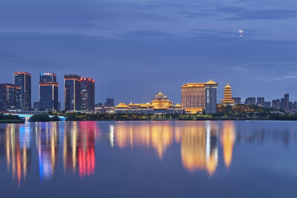 Howard Johnson by Wyndham Jimei Lake Plaza Xiamen 46/51