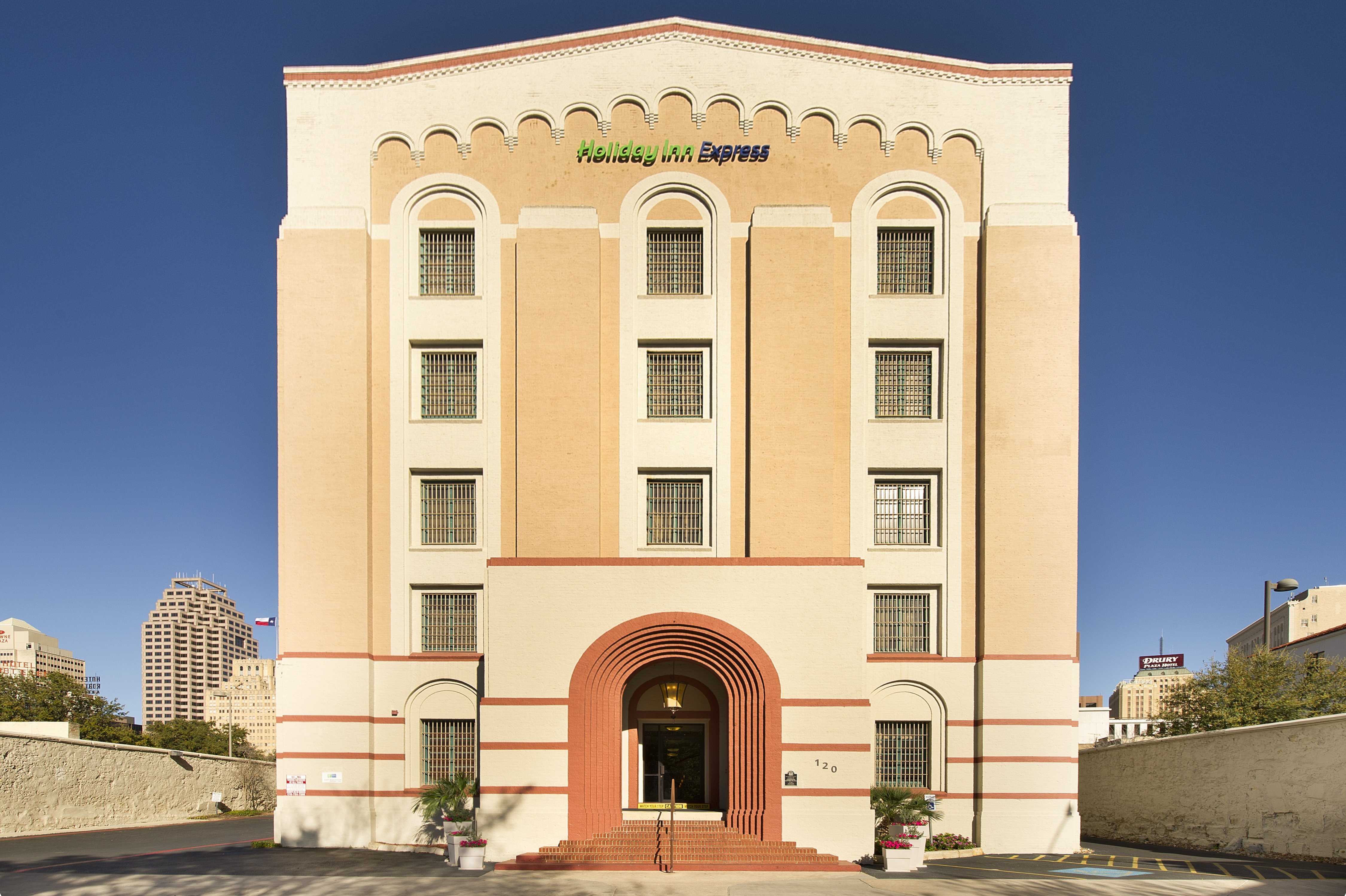 Holiday Inn Express San Antonio N-Riverwalk Area 4/49