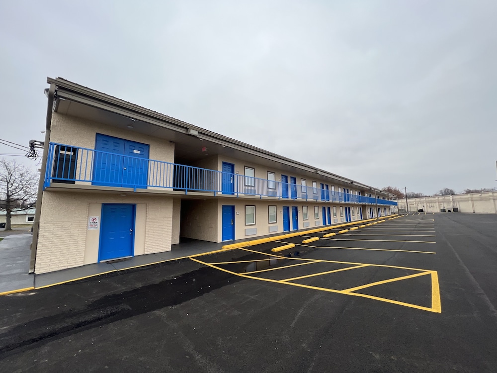 Super 8 by Wyndham Paducah I-24 Exit 4 52/60