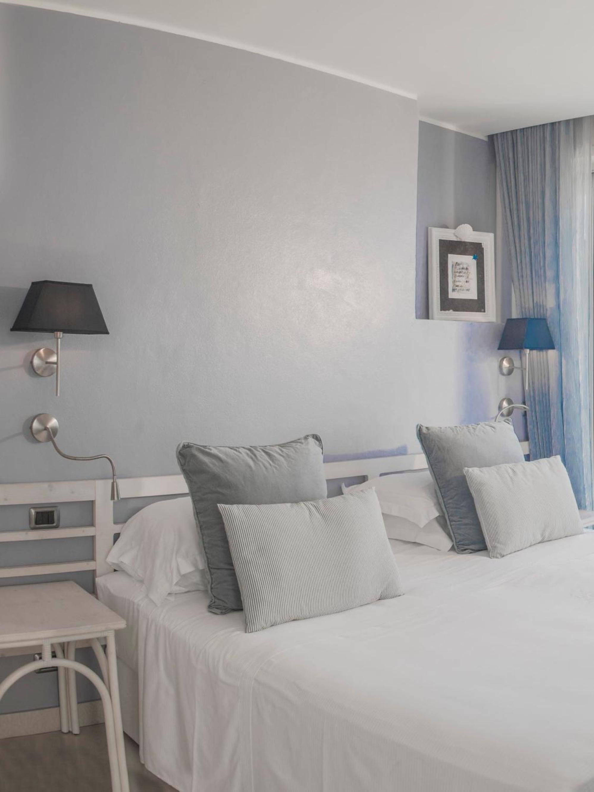 Room, Single, Double Bed