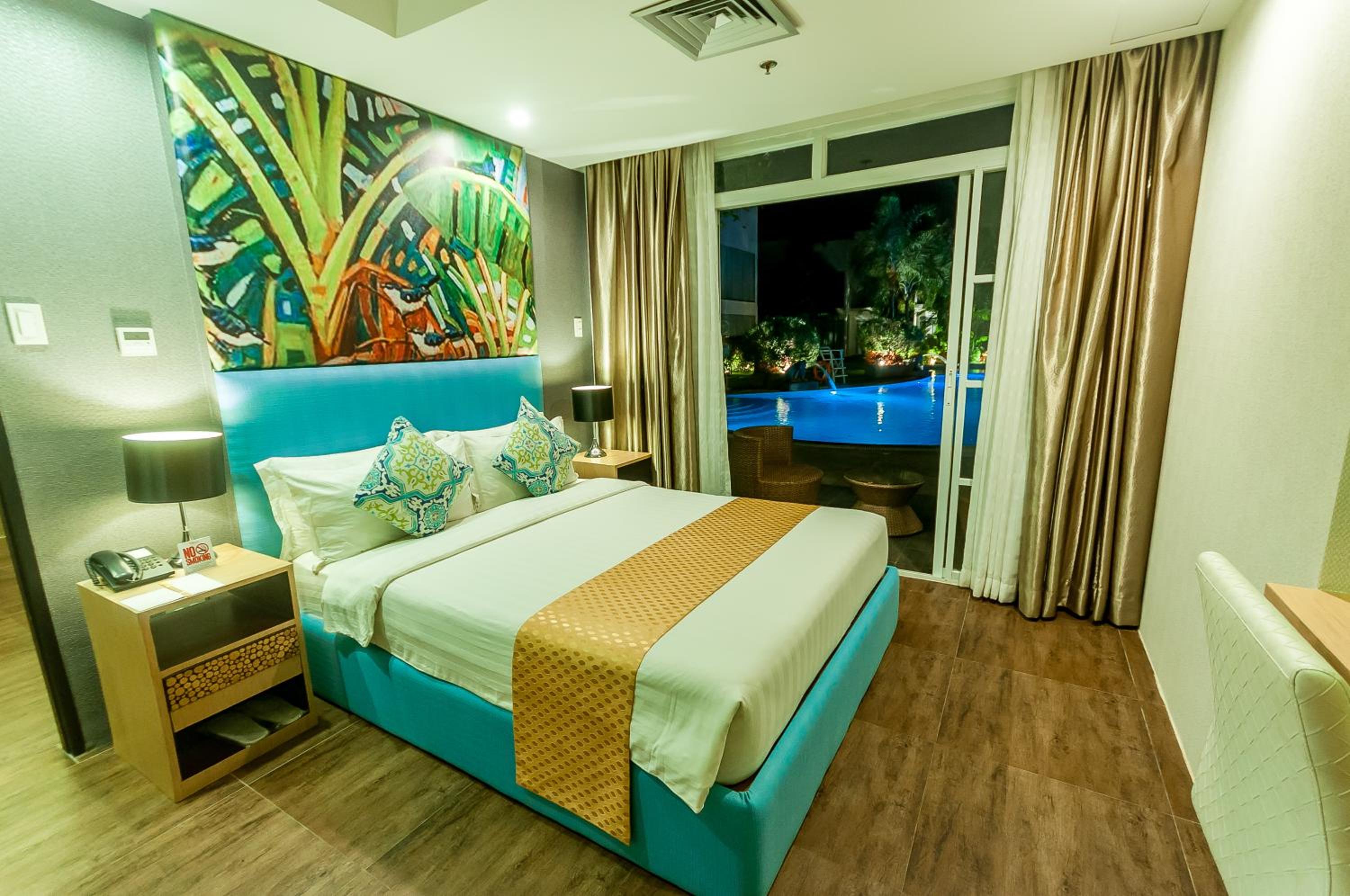 Family Suite, King and Queen Bed, Pool Access