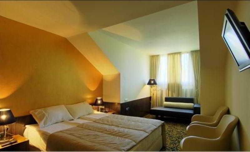 DOUBLE SUPERIOR ROOM