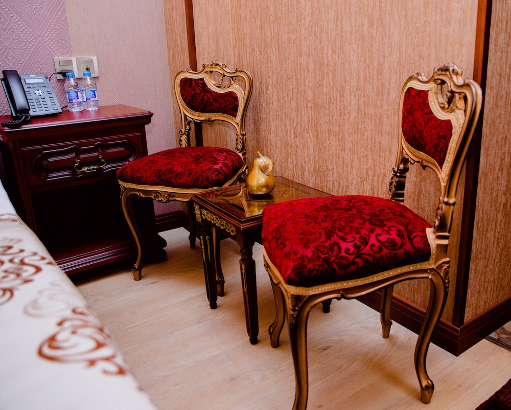 Royal Antique Hotel 32/50