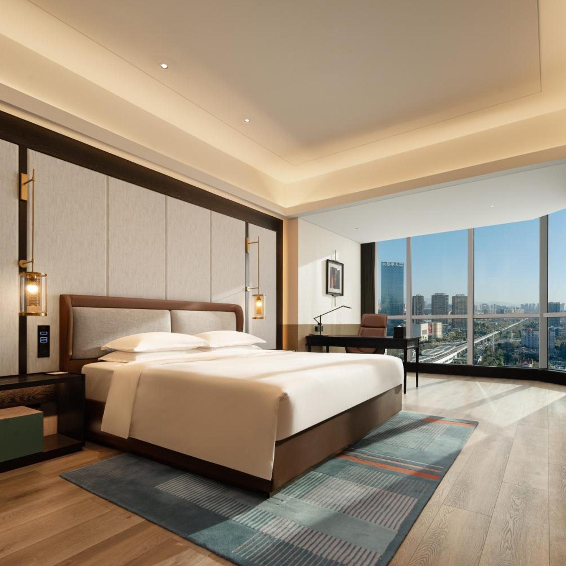 Deluxe, King Bed