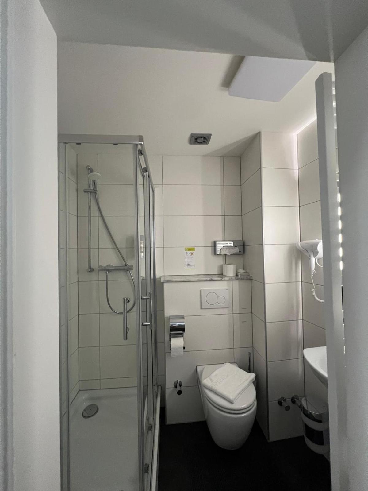 Soers Hotel 63/64