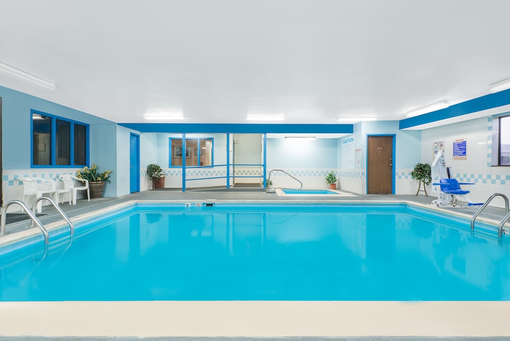 Super 8 by Wyndham Campbellsville KY 3/20