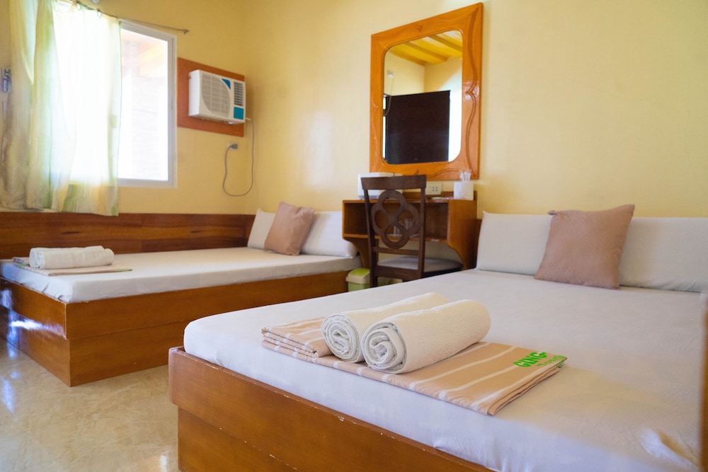 DELUXE, 2 DOUBLE BEDS
