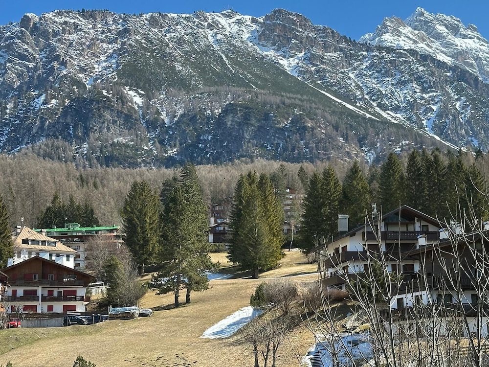 Serena Hotel 42/50