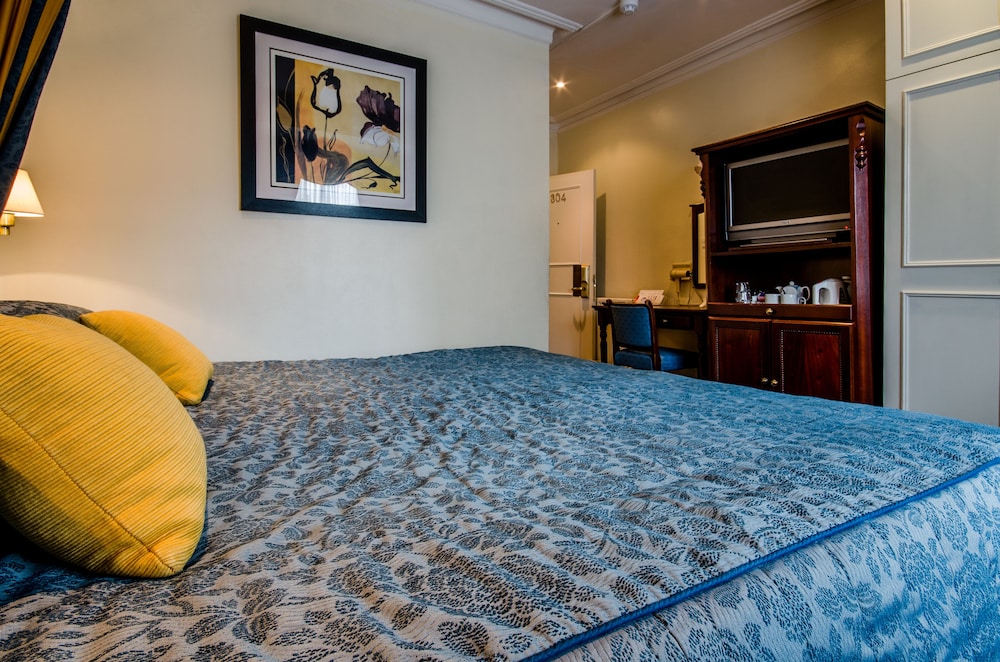 LA PLACE HOTEL 17/77