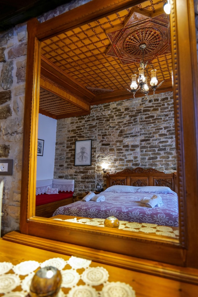 Bineri Hotel Gjirakastra 7/52
