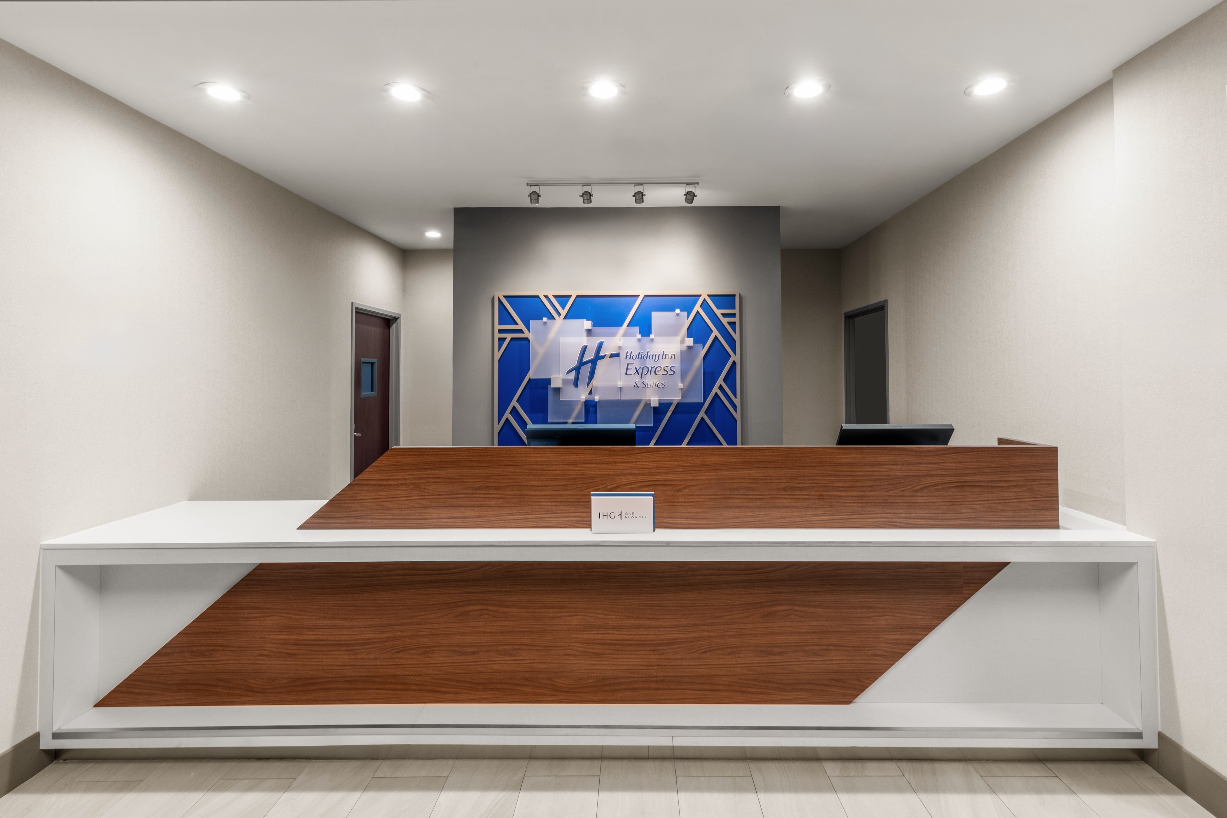 Holiday Inn Express Suites San Antonio Se By At T Center 10/73