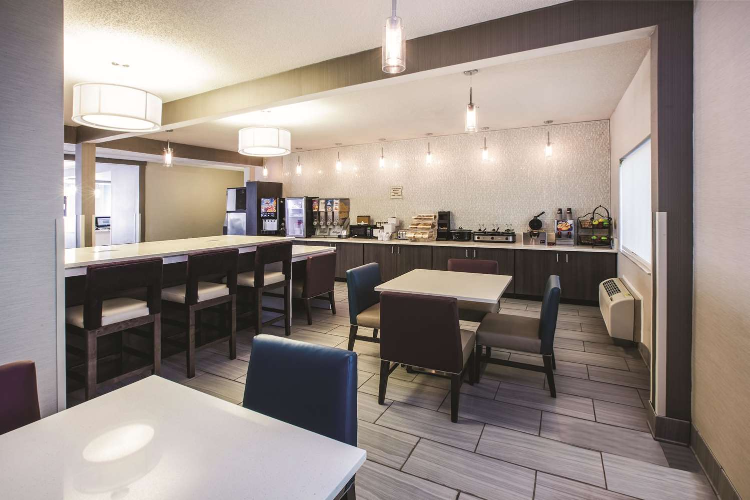 La Quinta Inn Indianapolis North at Pyramids 30/43