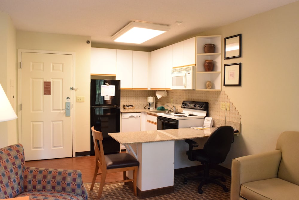 Cresthill Suites Syracuse 42/53