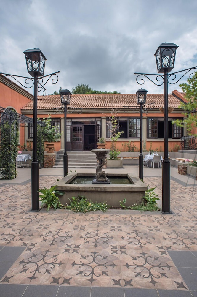 Ivory Manor Boutique Hotel 4/50