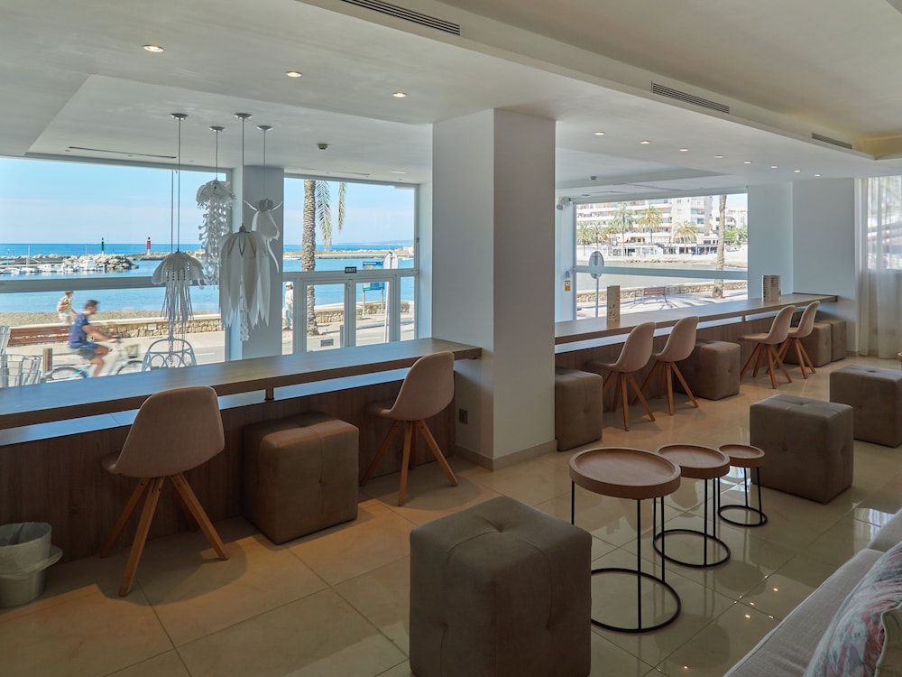 BQ Aguamarina Boutique Hotel 46/66
