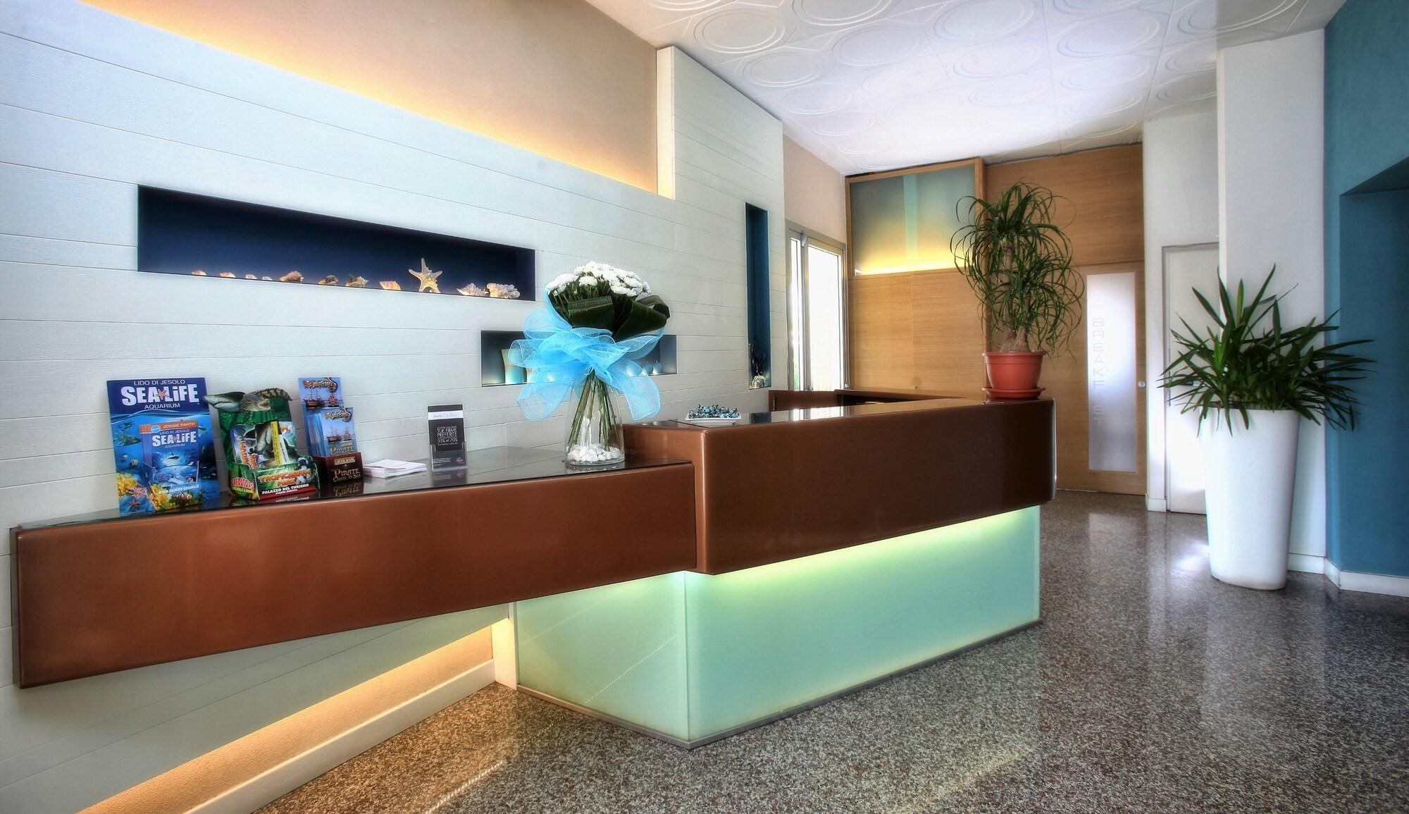 Hotel Dante 1/19