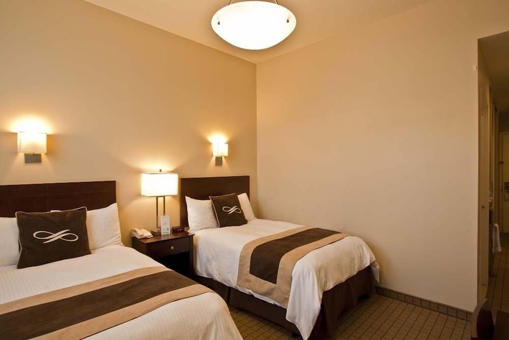 Pointe Plaza Hotel 11/32
