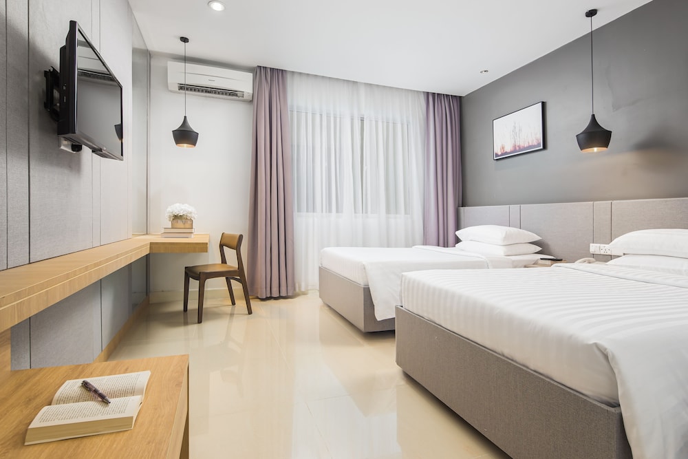 Deluxe, Twin Beds