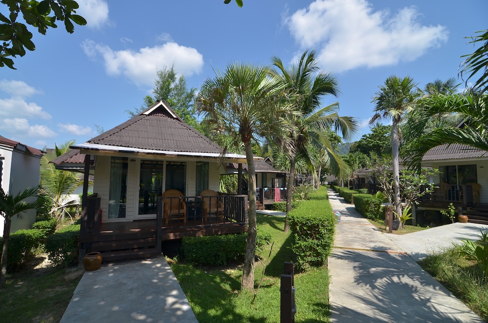 Nakara Long Beach Resort 5/50